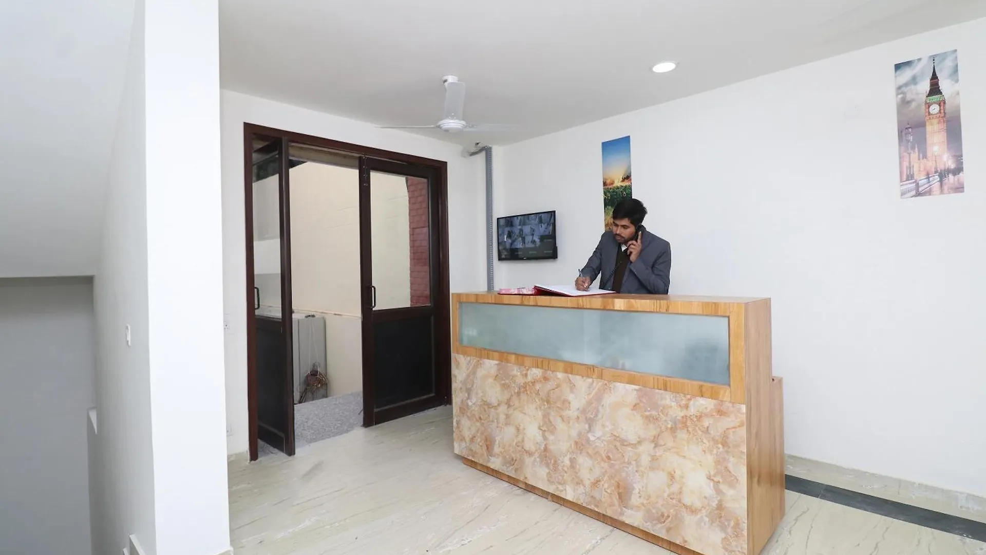 Hotel O The Primero Near Leisure Valley Park Гургаон 3*,