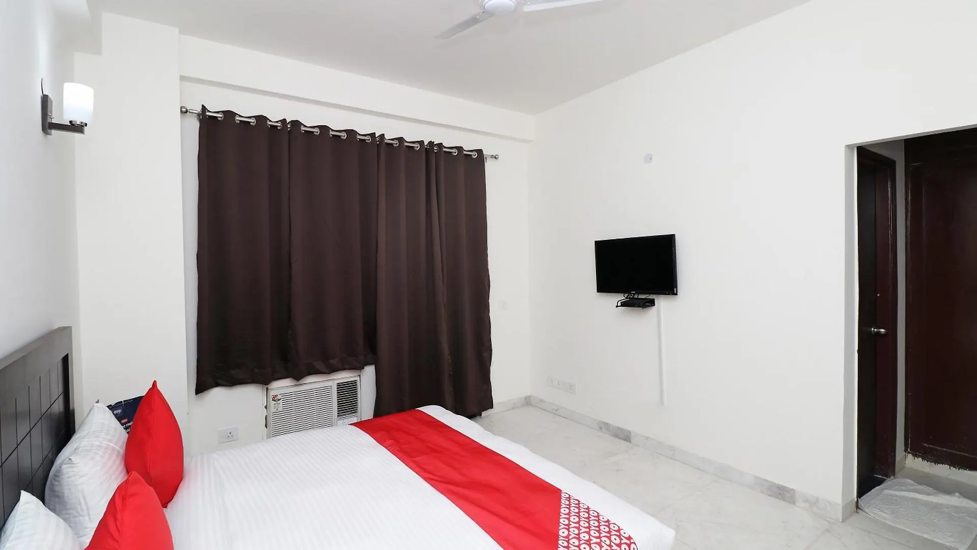 Hotel O The Primero Near Leisure Valley Park Гургаон 3*,  Индия